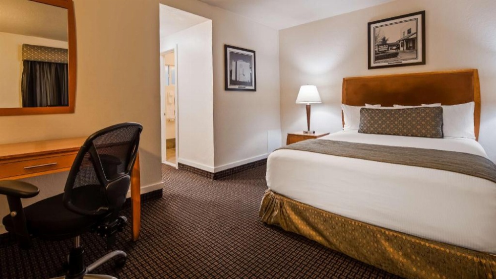 Best Western Pine Tree Motel Main image