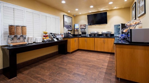 Best Western Pine Tree Motel image 49
